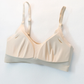 Brassière invisible beige de face montrant le galbe naturel et les bonnets moulés sans coutures pour un effet seconde peau.