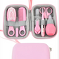 Kit’Soins™ rose BesoinBébé, trousse de soin et d’hygiène 8-en-1 pour bébé, portable, sûre et pratique pour les soins quotidiens.