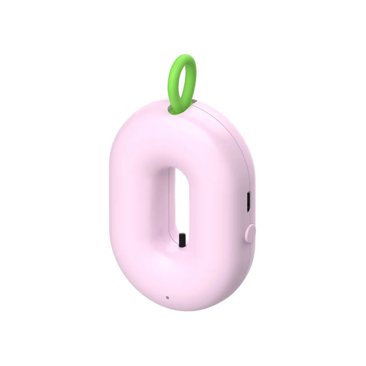 Gros plan du Mini Purificateur d'air portable pour bébé, couleur rose pastel, montrant clairement le design en forme d'anneau et le point d'attache supérieur pour la lanière.