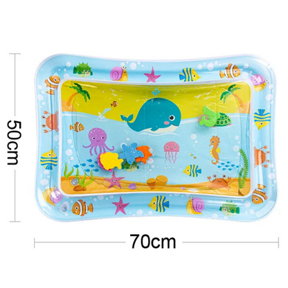 Dimensions détaillées (70x50 cm) du tapis d'éveil d'eau bleu avec motifs dauphin et pieuvre pour l'éveil sensoriel de bébé.