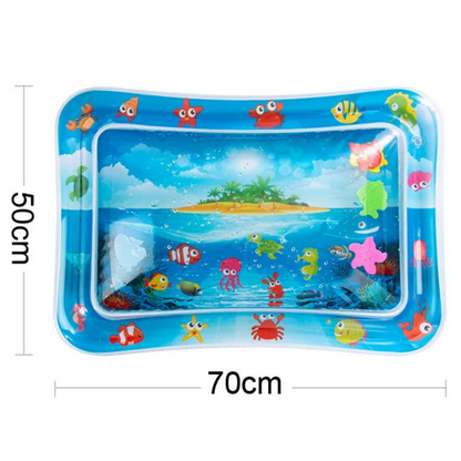 Dimensions (70x50 cm) du tapis d'éveil d'eau Montessori modèle île tropicale : une surface de jeu sécurisée pour stimuler l'éveil visuel et moteur.